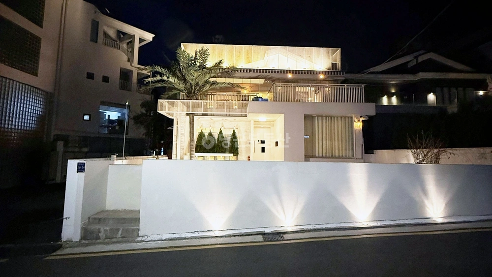 서울특별시 강남구 신사동 건물 사진 1
