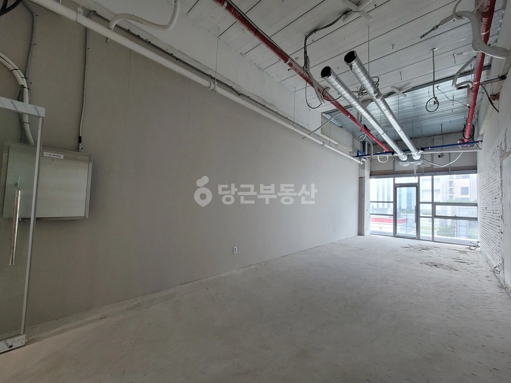 경기도 안양시 동안구 관양동 상가 사진 1