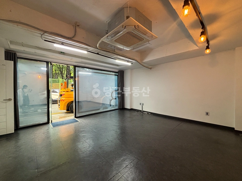 경기도 수원시 팔달구 인계동 상가 사진 1