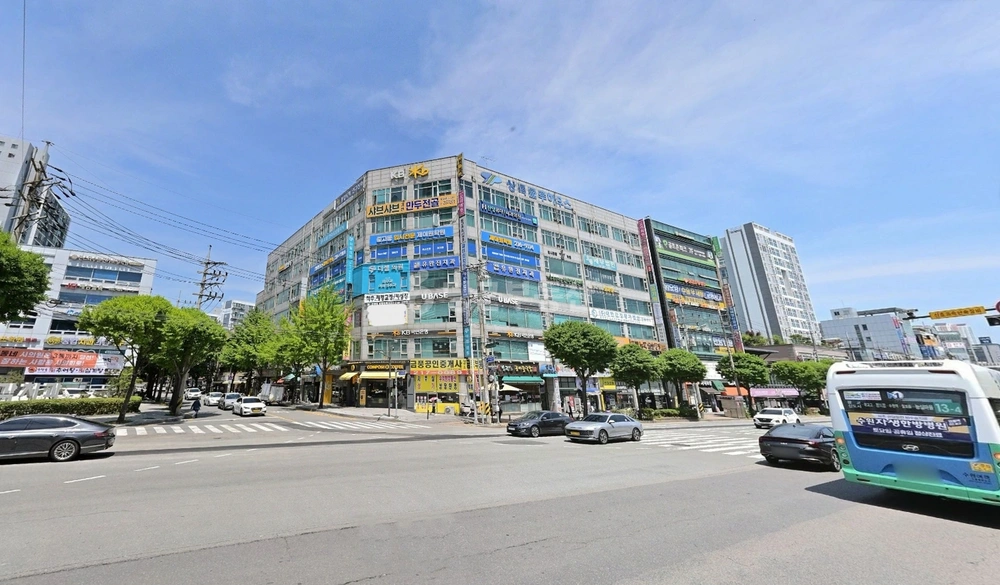 경기도 수원시 팔달구 우만동 상가 사진 1
