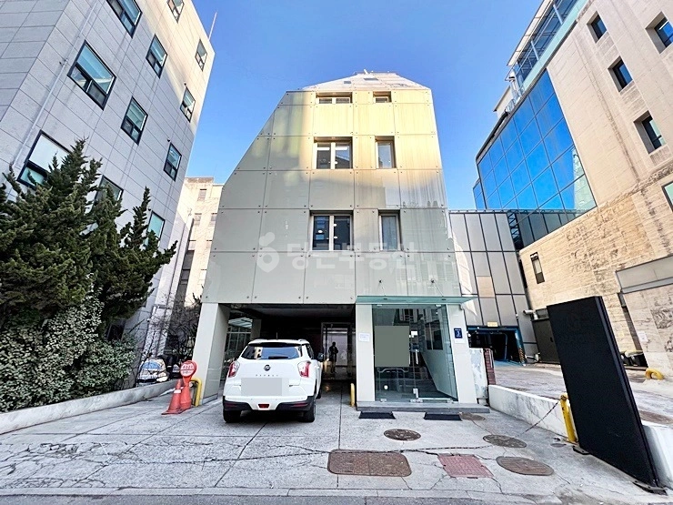 서울특별시 강남구 논현동 건물 사진 1