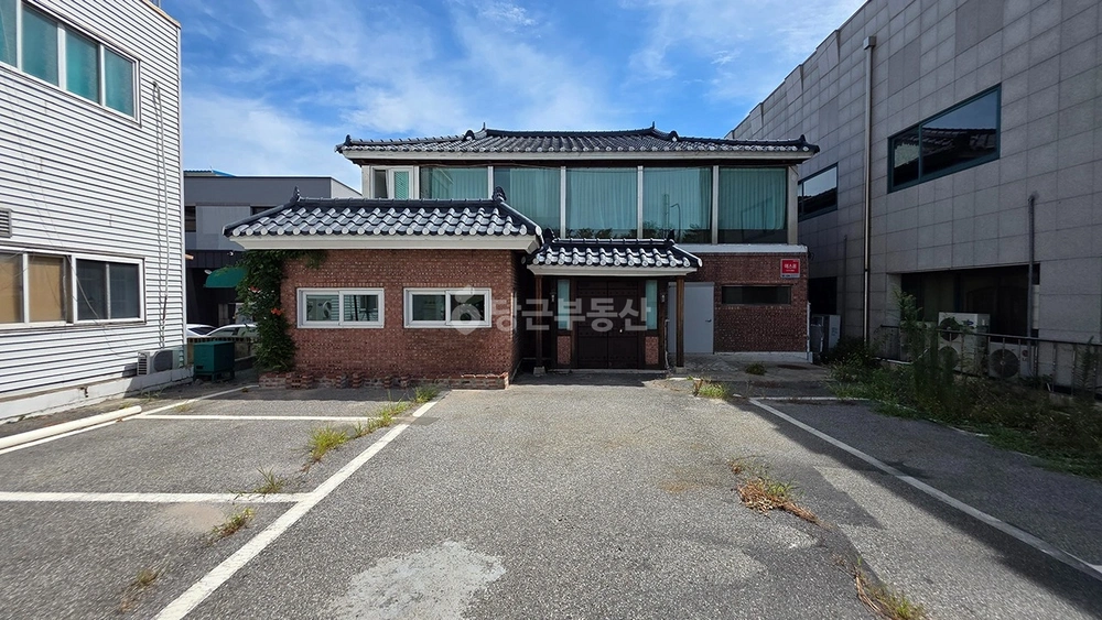 경기도 수원시 팔달구 우만동 상가 사진 1