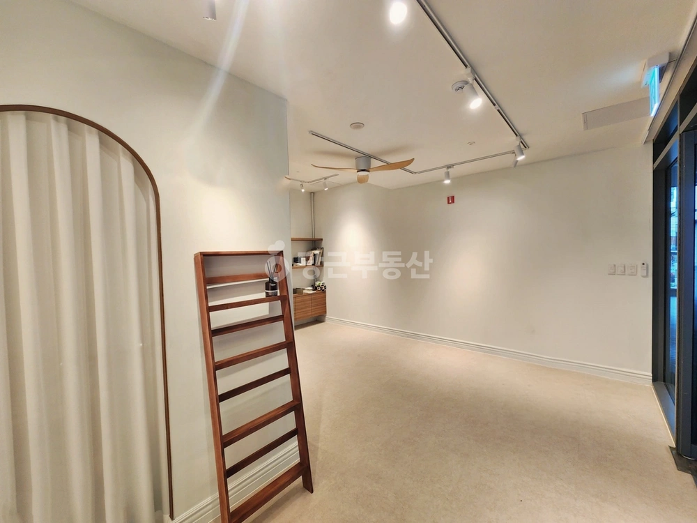 서울특별시 강남구 논현동 상가 사진 1