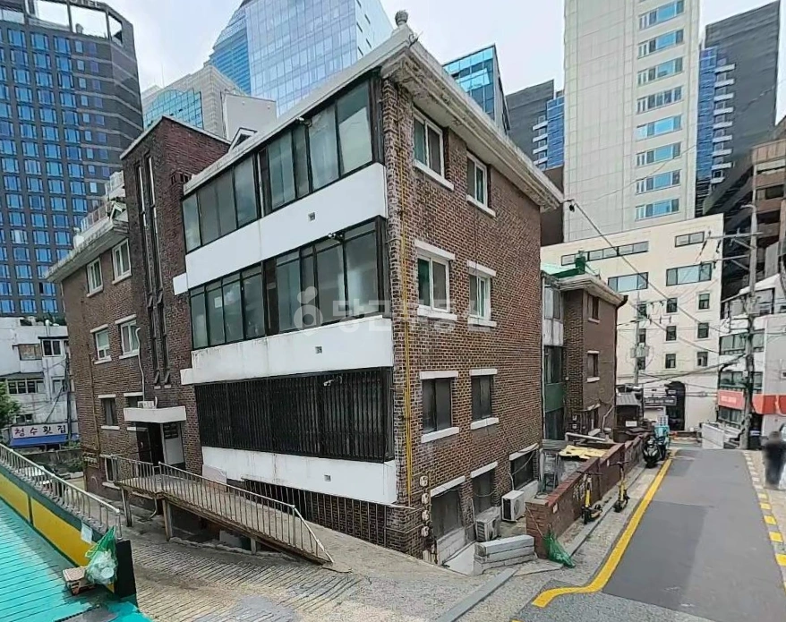 서울특별시 강남구 역삼동 건물 사진 1