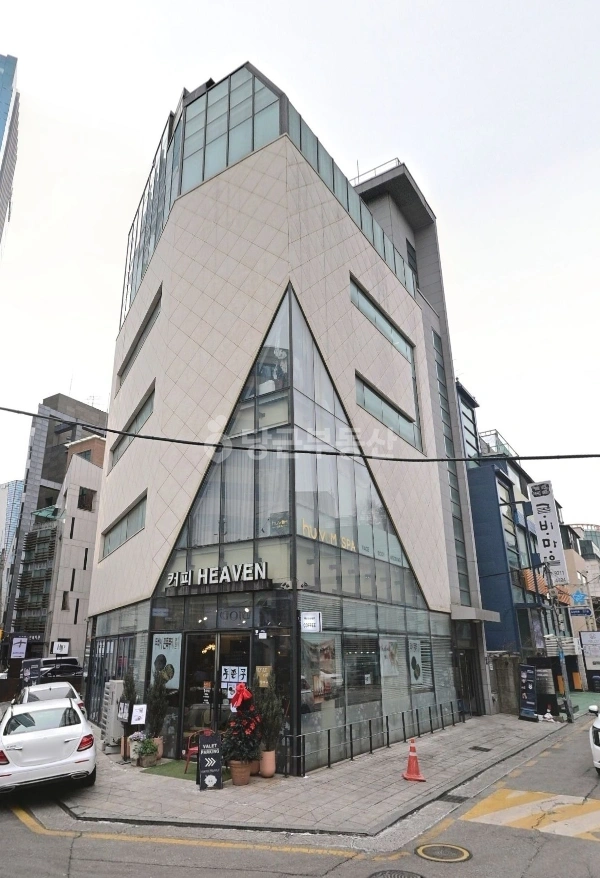 서울특별시 강남구 신사동 건물 사진 1
