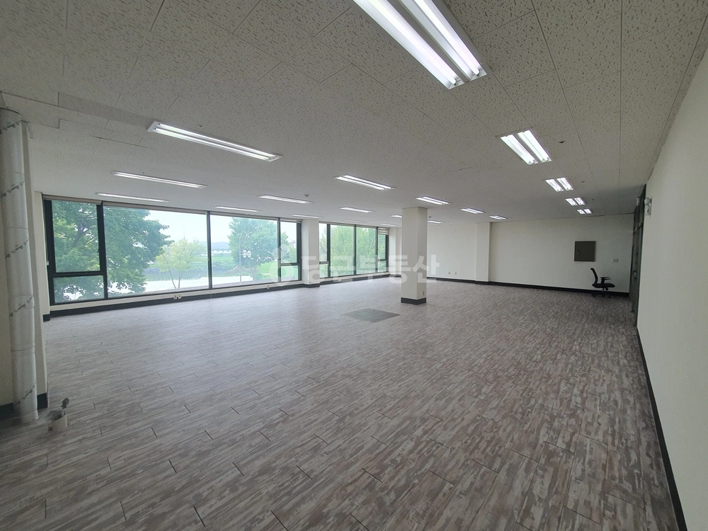 경기도 파주시 금릉동 상가 사진 1