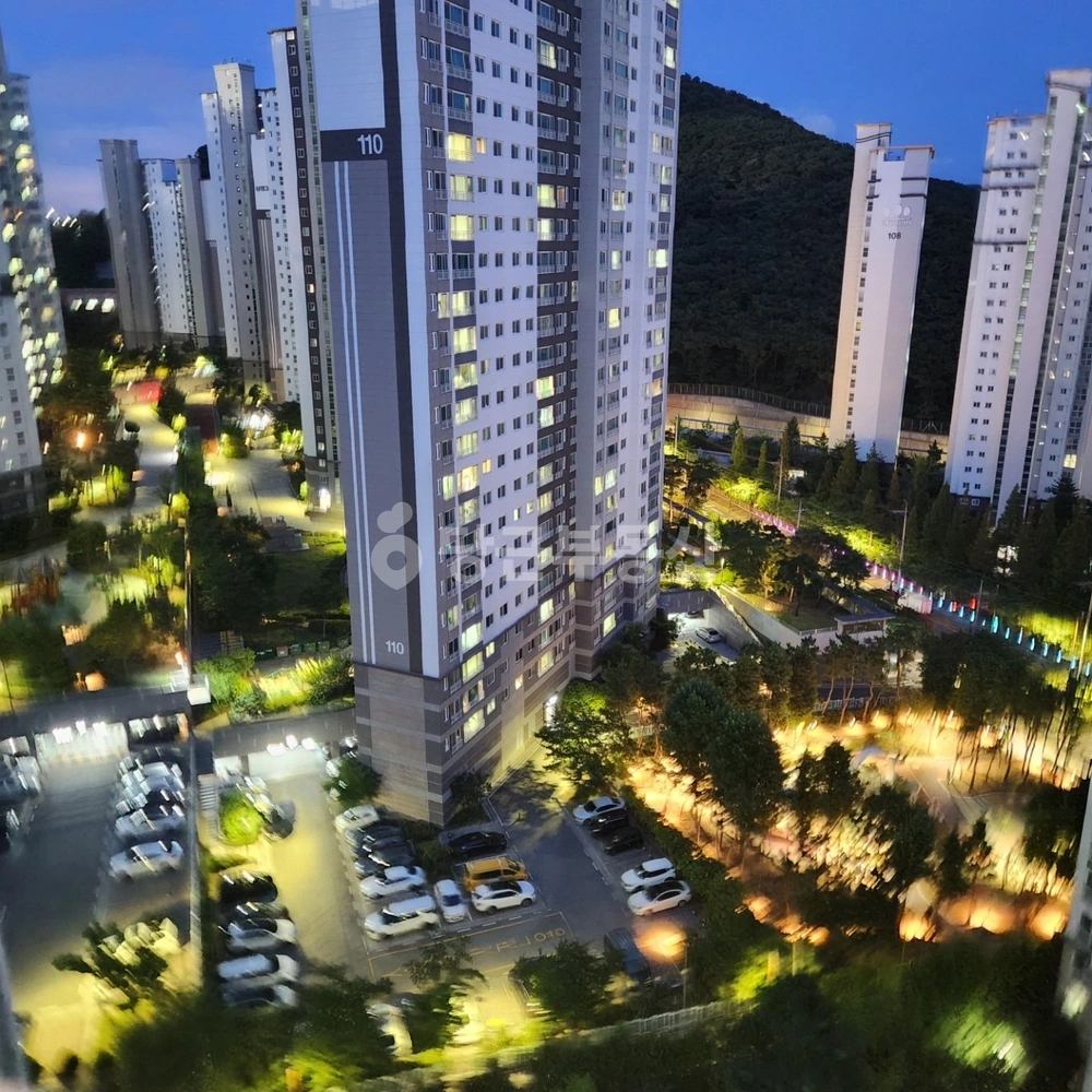 부산광역시 강서구 지사동 아파트 사진 1