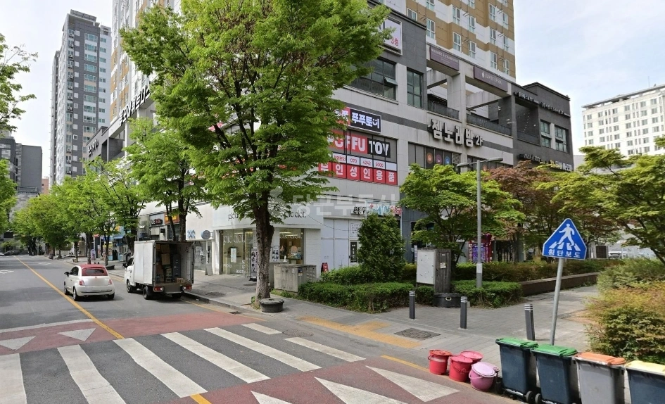 대전광역시 유성구 봉명동 상가 사진 1
