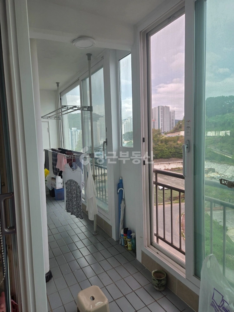 부산광역시 남구 감만동 아파트 사진 1
