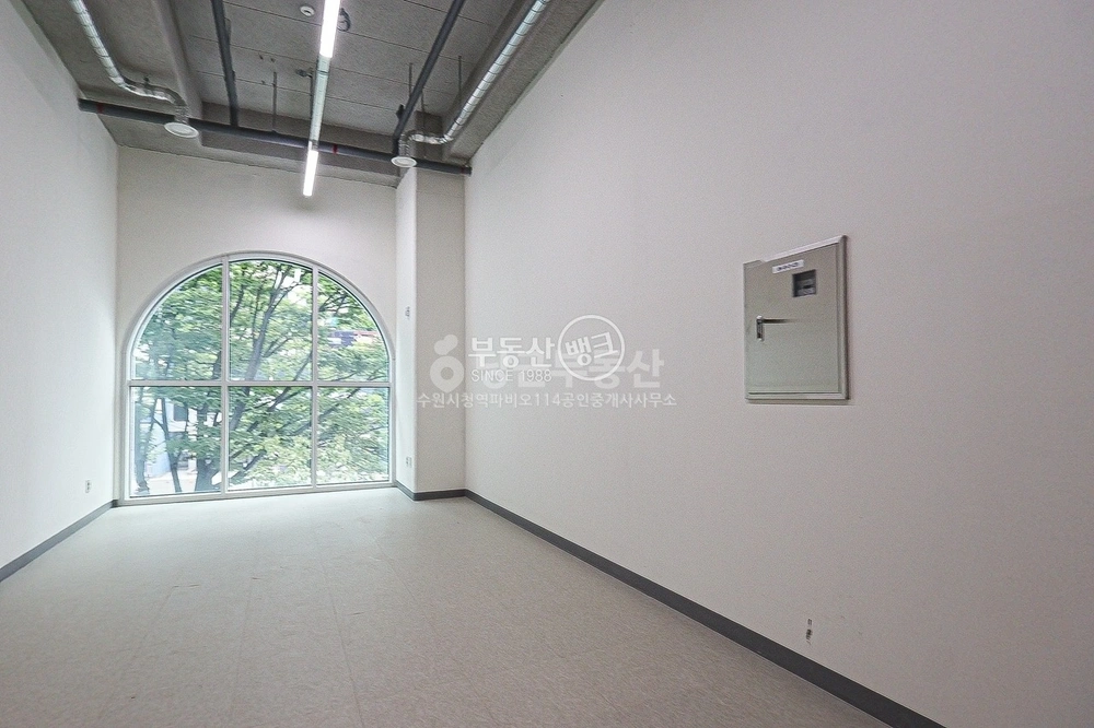 경기도 수원시 팔달구 인계동 상가 사진 1