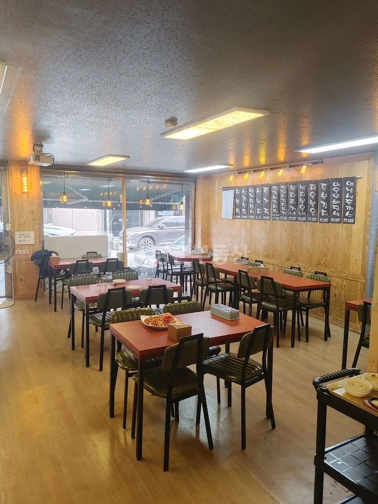 대전광역시 유성구 봉명동 상가 사진 1