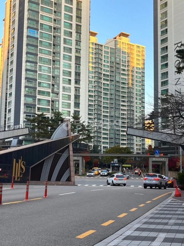 서울특별시 송파구 잠실동 아파트 사진 1