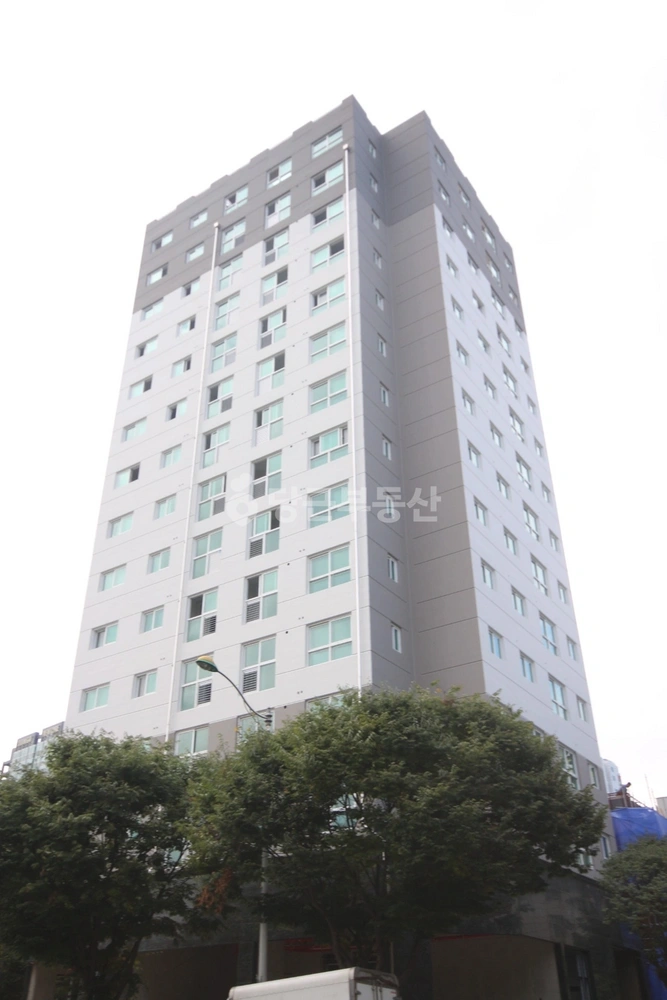 대전광역시 유성구 봉명동 아파트 사진 1