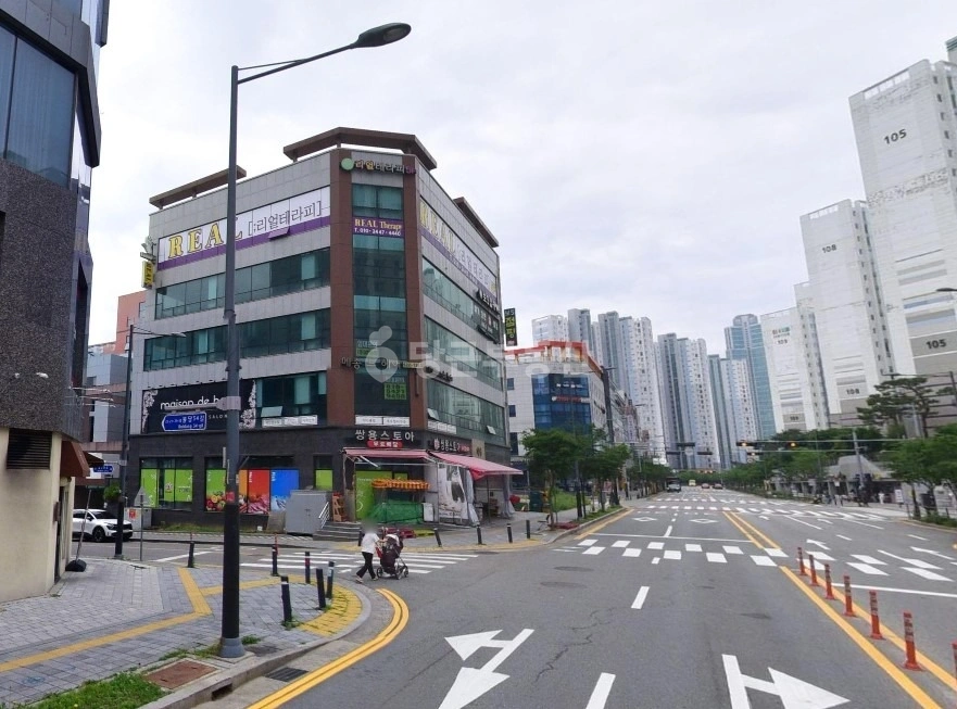 충청남도 천안시 서북구 불당동 건물 사진 1