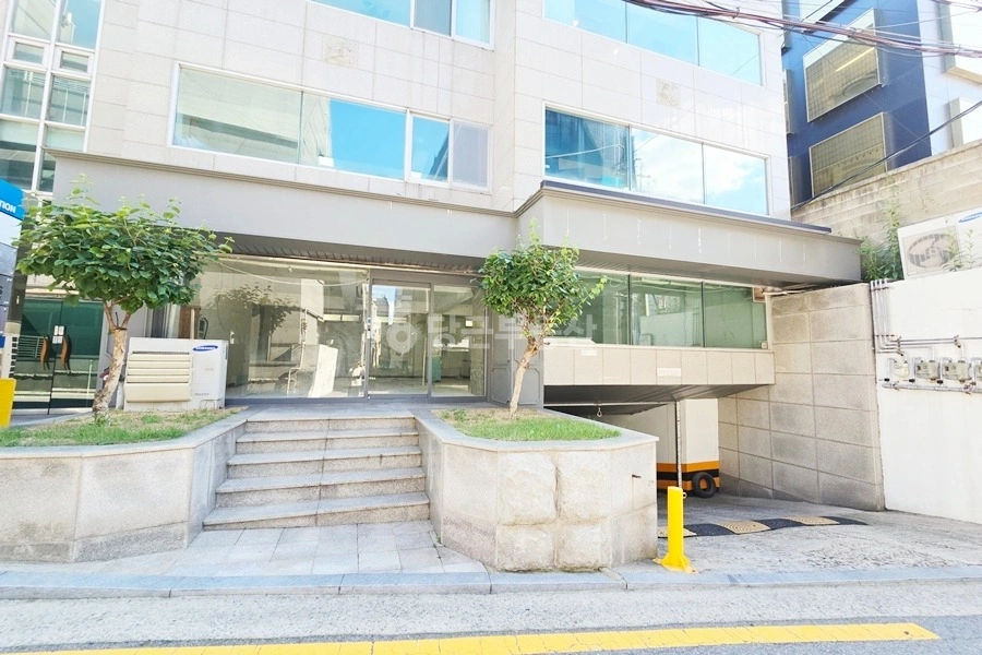 서울특별시 강남구 논현동 상가 사진 1