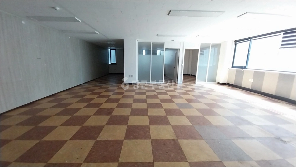 경기도 수원시 팔달구 인계동 상가 사진 1