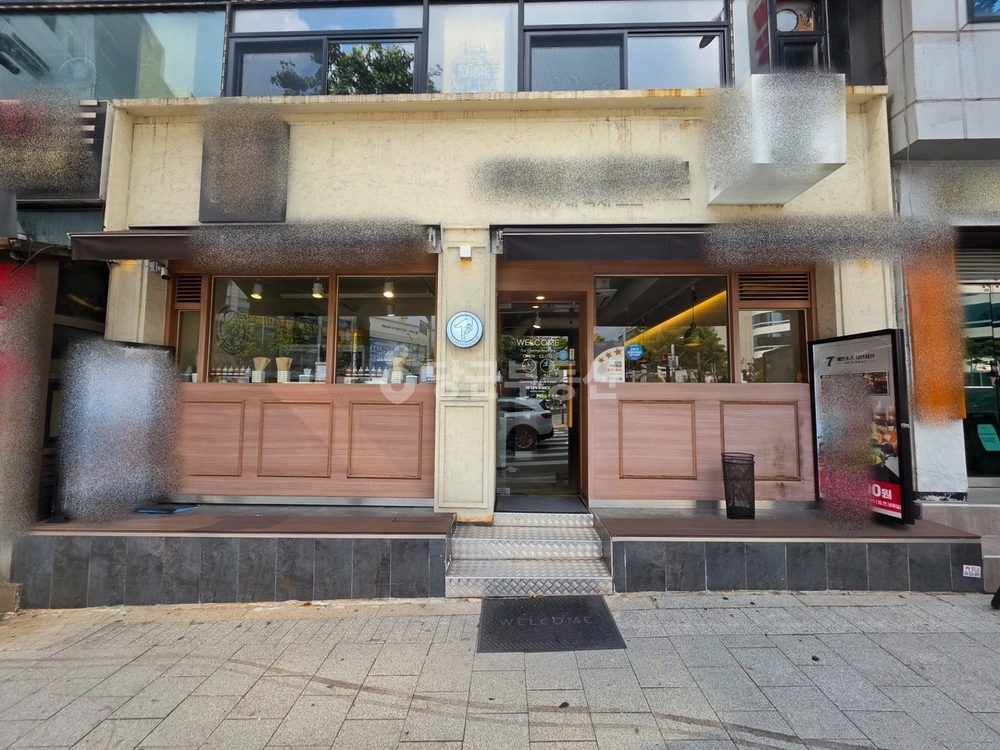 서울특별시 마포구 동교동 상가 사진 1