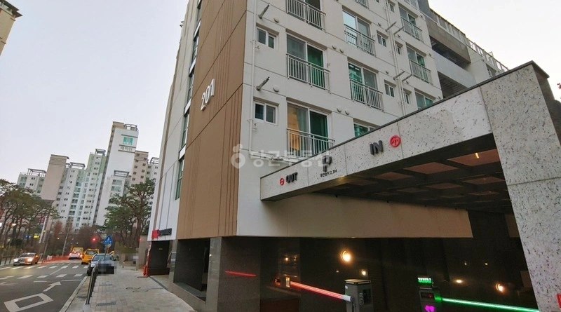 서울특별시 강남구 역삼동 아파트 사진 1