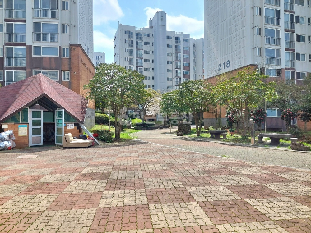 제주특별자치도 제주시 노형동 아파트 사진 1