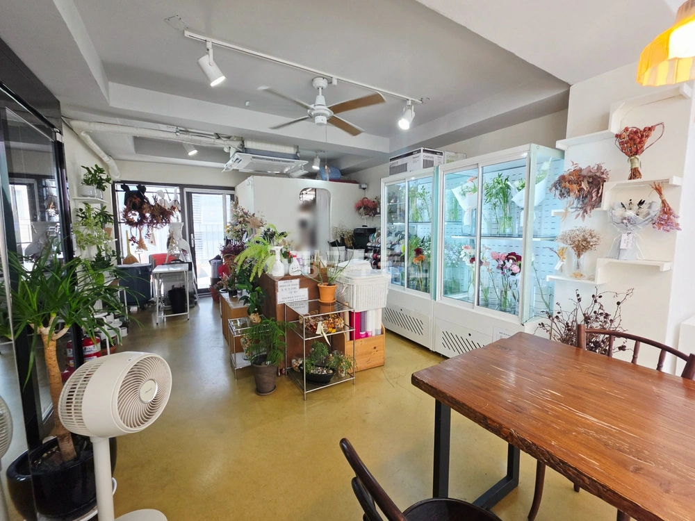 서울특별시 마포구 동교동 상가 사진 1