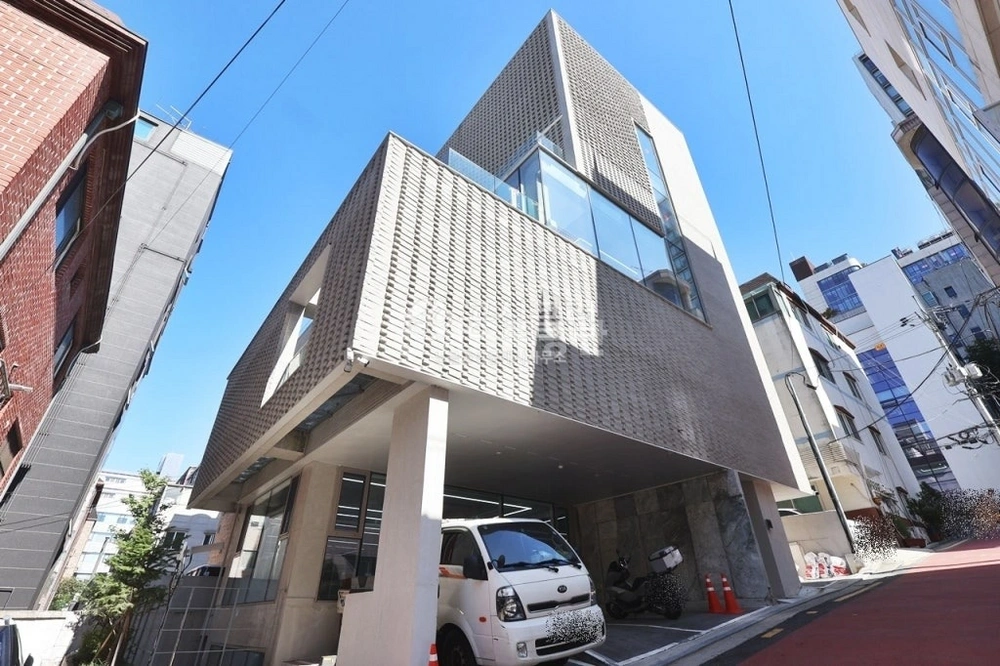 서울특별시 강남구 논현동 건물 사진 1