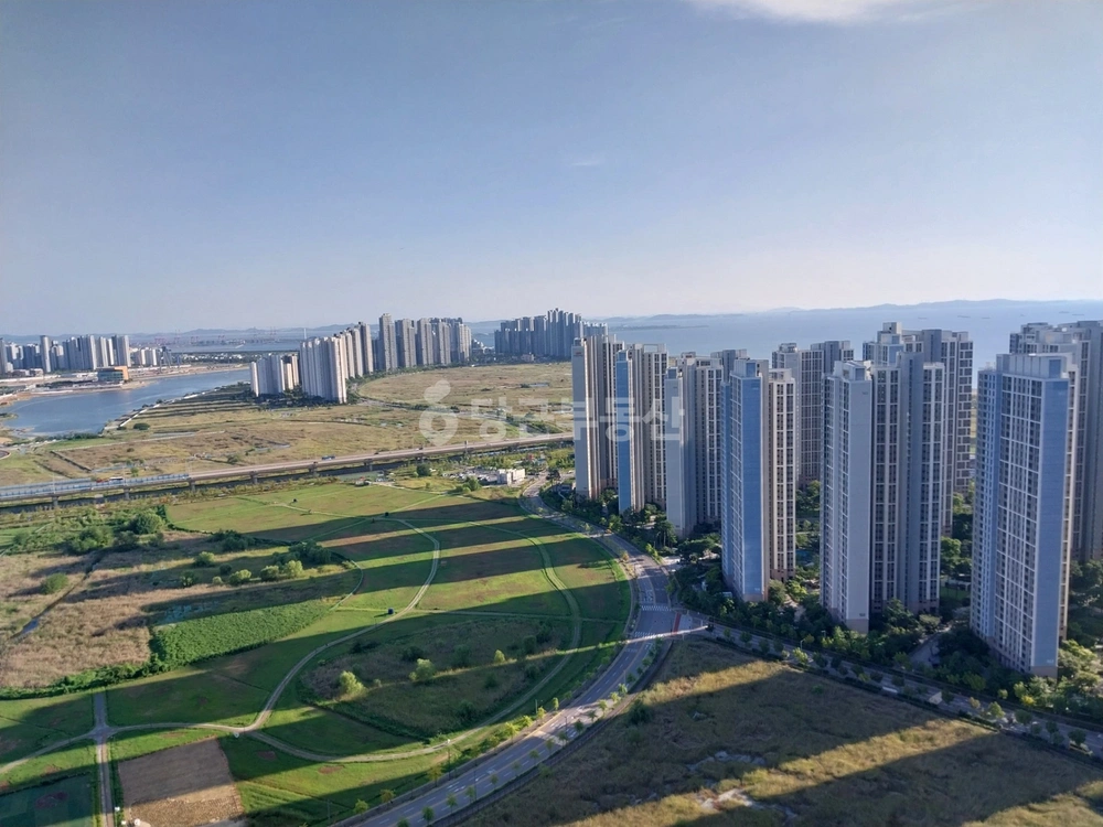 인천광역시 연수구 송도동 아파트 사진 1