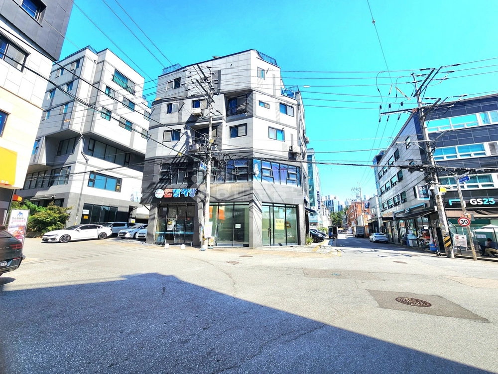 경기도 수원시 영통구 매탄동 상가 사진 1