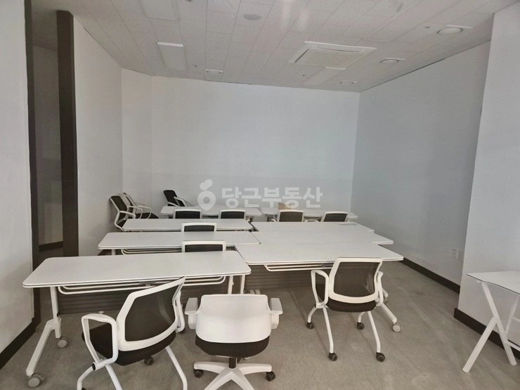 충청남도 아산시 배방읍 사무실 사진 1