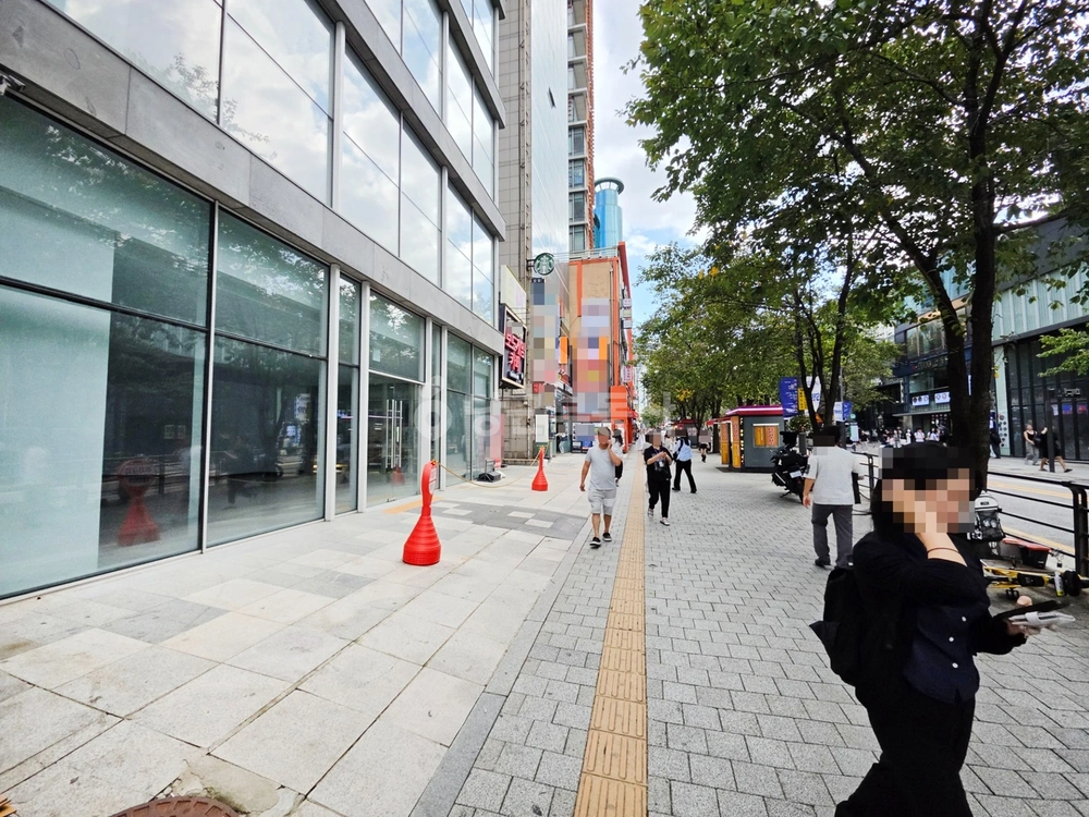 서울특별시 서대문구 창천동 상가 사진 1