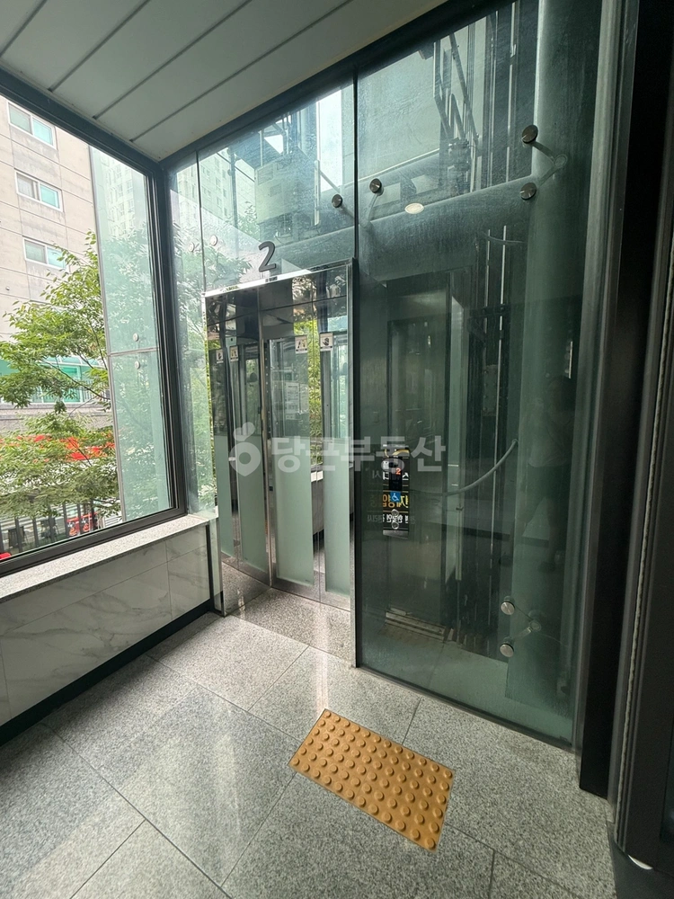 대전광역시 유성구 봉명동 상가 사진 1