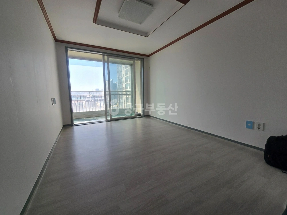 부산광역시 남구 감만동 아파트 사진 1