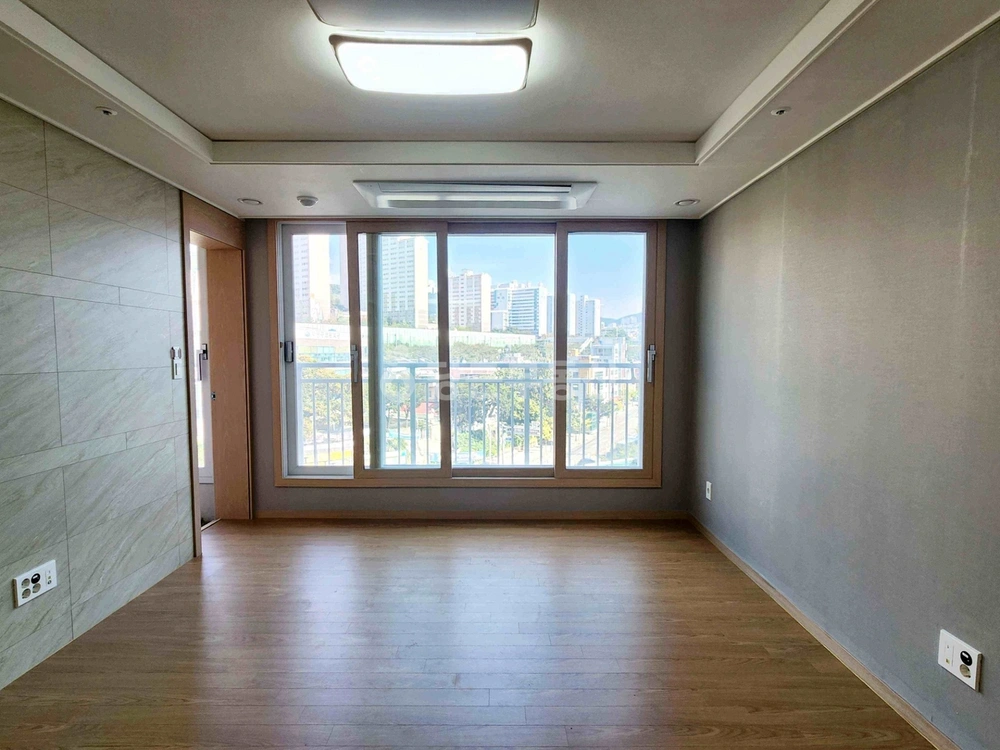 부산광역시 사상구 감전동 아파트 사진 1
