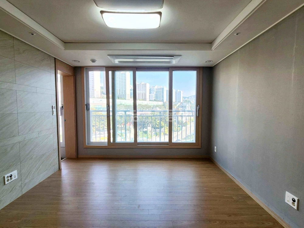 부산광역시 사상구 감전동 아파트 사진 1