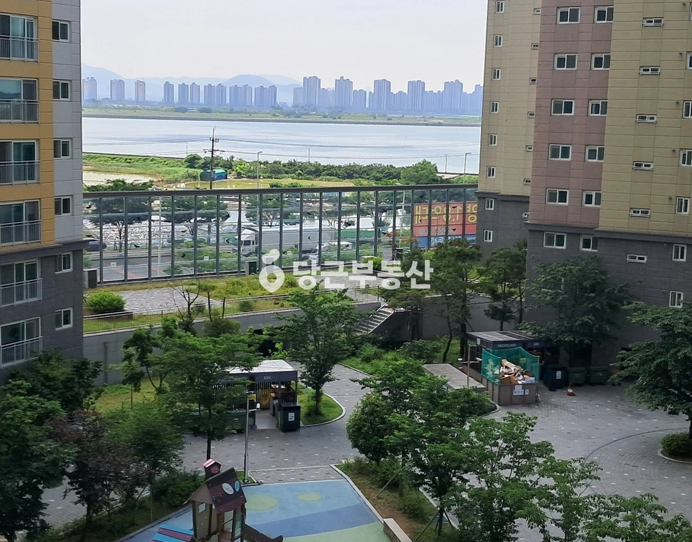 부산광역시 강서구 화전동 아파트 사진 1