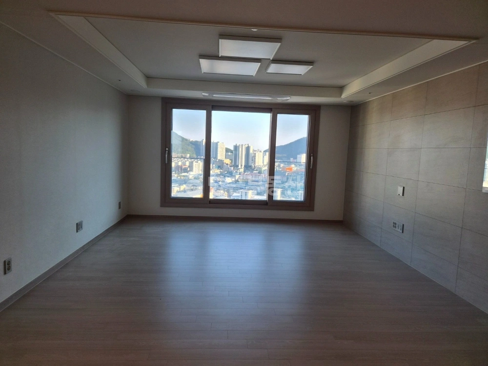 부산광역시 사하구 장림동 아파트 사진 1