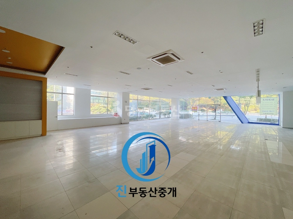 전남광주통합특별시 서구 치평동 상가 사진 1