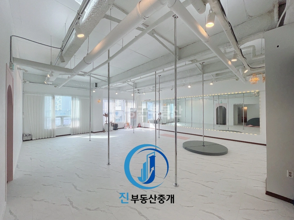 전남광주통합특별시 서구 치평동 상가 사진 1