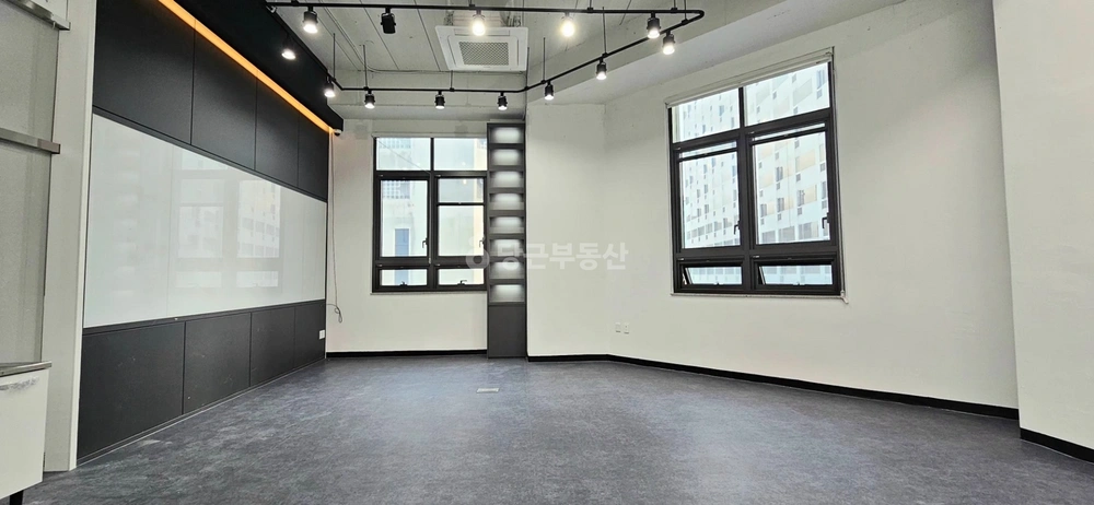 경기도 고양시 일산동구 장항동 사무실 사진 1