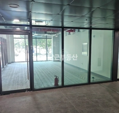 경기도 성남시 중원구 성남동 상가 사진 1