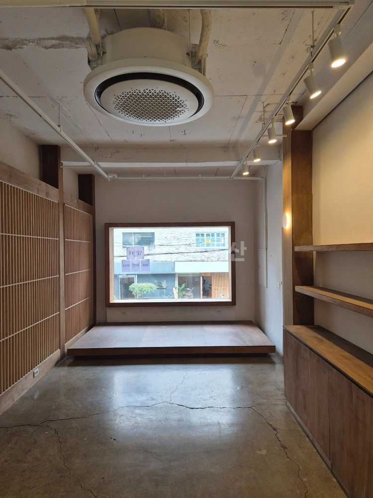 서울특별시 마포구 동교동 상가 사진 1