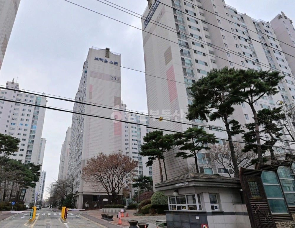 인천광역시 부평구 산곡동 아파트 사진 1