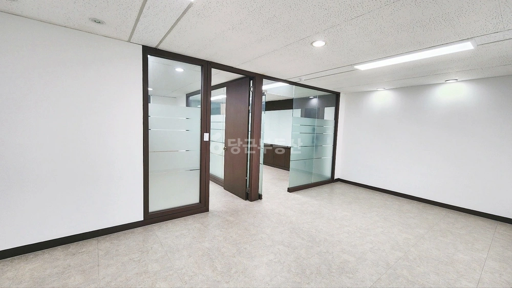 서울특별시 강남구 논현동 사무실 사진 1