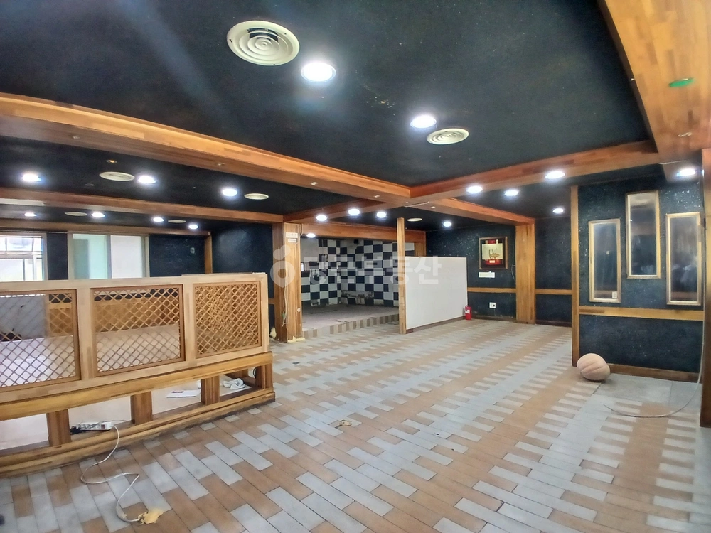 대전광역시 서구 월평동 상가 사진 1