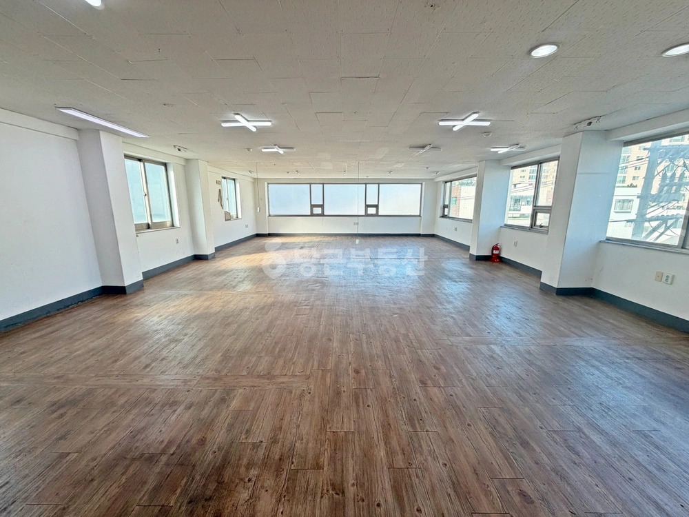 부산광역시 동래구 온천동 상가 사진 1