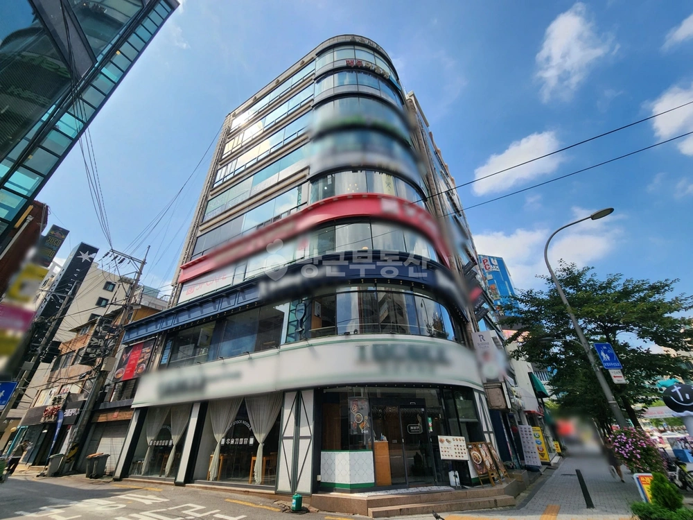 서울특별시 서대문구 창천동 상가 사진 1