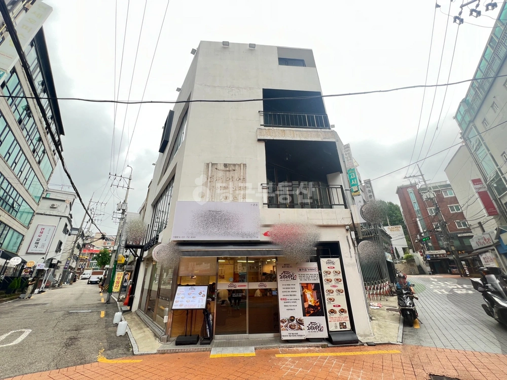 서울특별시 서대문구 창천동 상가 사진 1