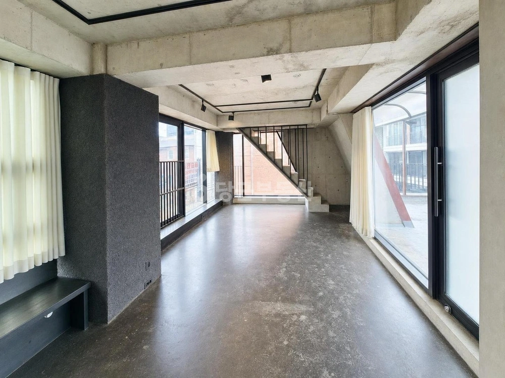 서울특별시 마포구 연남동 상가 사진 1