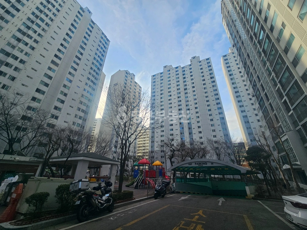 서울특별시 관악구 봉천동 아파트 사진 1
