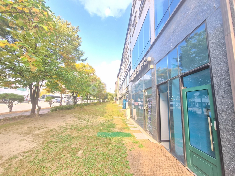 경기도 수원시 영통구 원천동 상가 사진 1