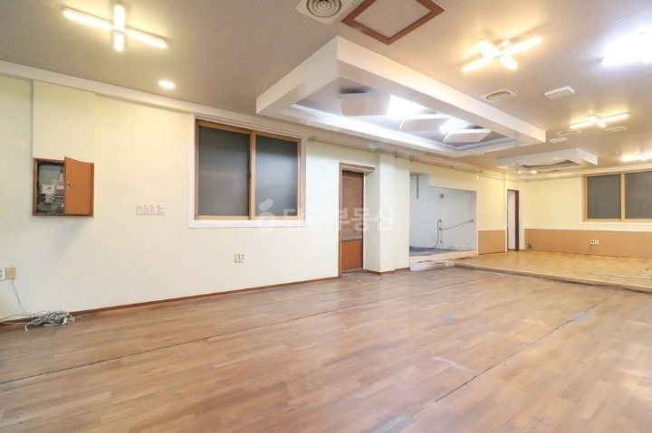 대전광역시 서구 월평동 상가 사진 1